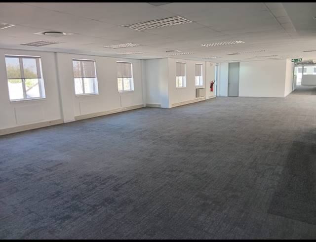 2,415M² BUILDING TO LET IN BRYANSTON